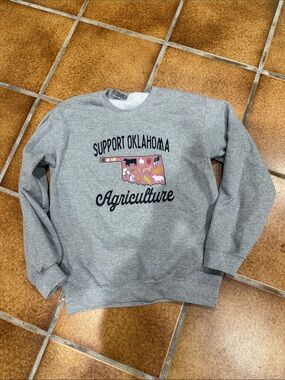 Wandering Maverick Gray Crewneck Sweatshirt with Oklahoma State Graphic